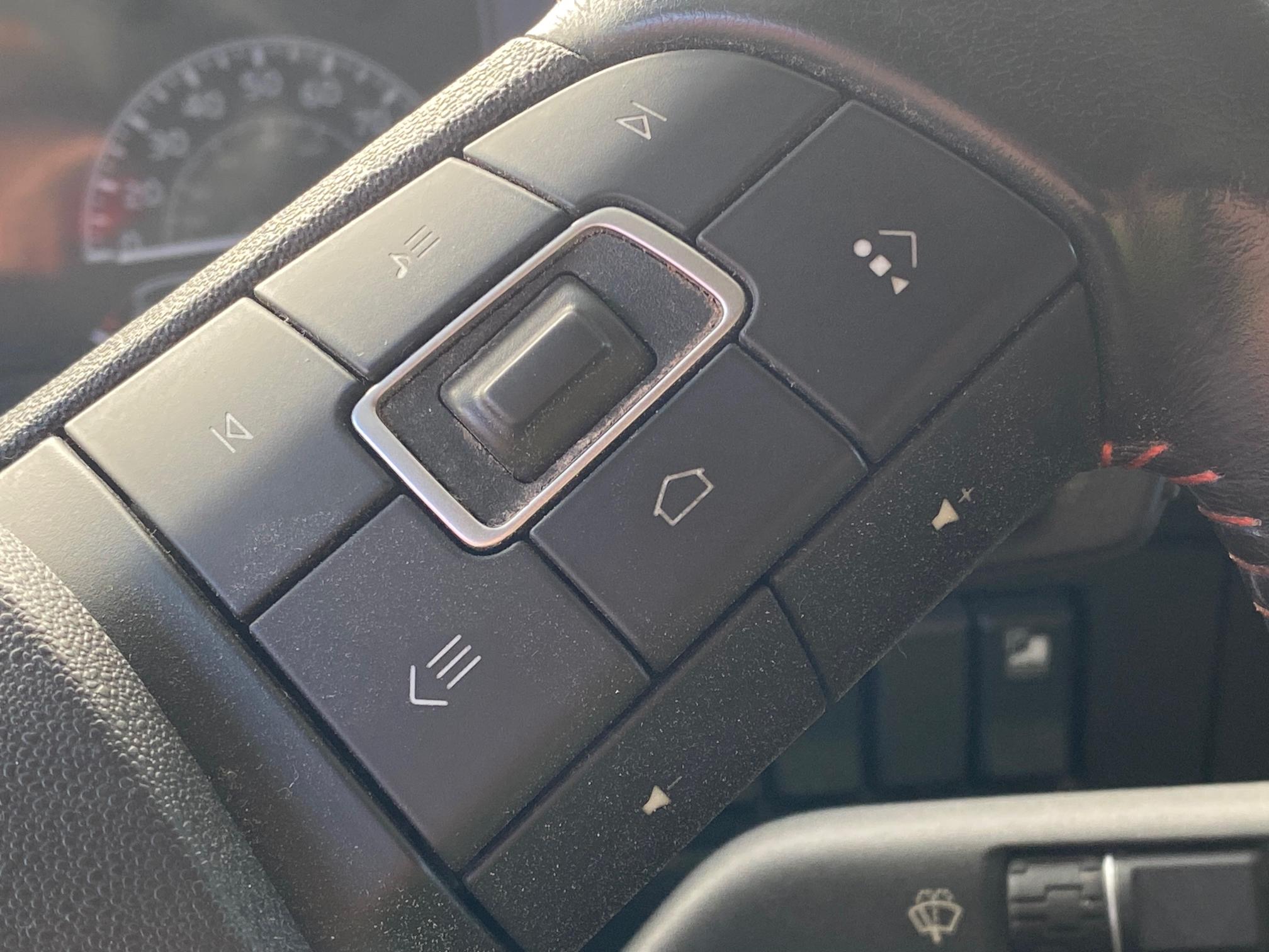 2021 VOLVO VNL - Image 17